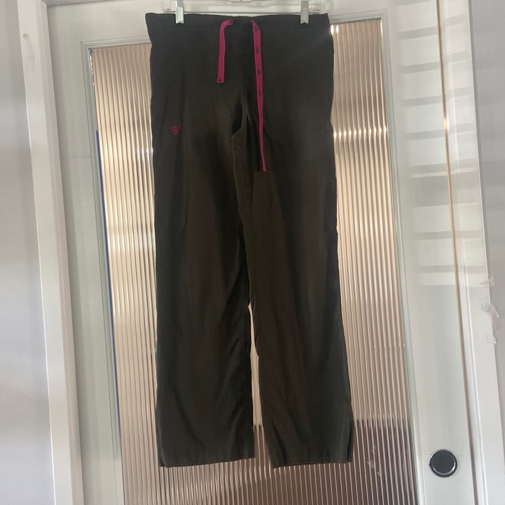 Med Couture woman’s scrub and and complimentary pants